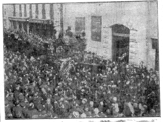 La Vanguardia. 30 de diciembre de 1913. Multitud en Florencia.